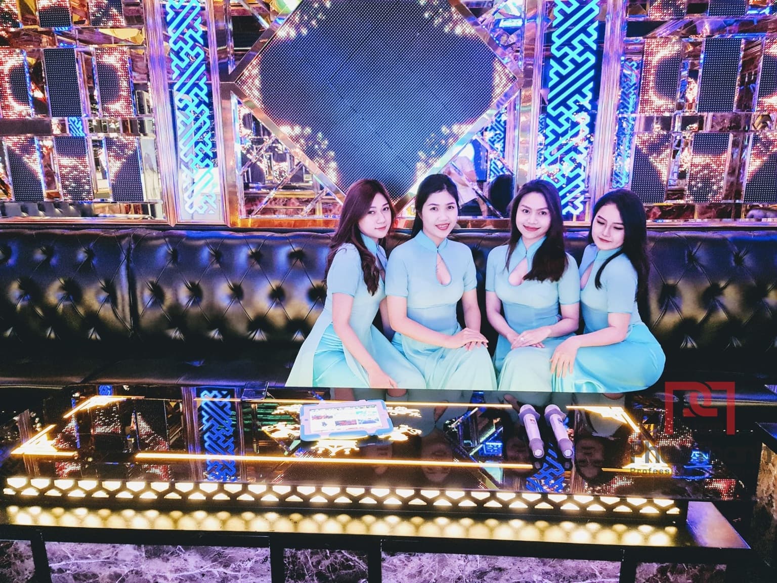 가라오케 럭셔리 레스토랑 21 부이 티 쑤언 1군 내부 전경 2