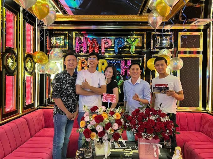 사파리 가라오케 KTV 내부 전경 1
