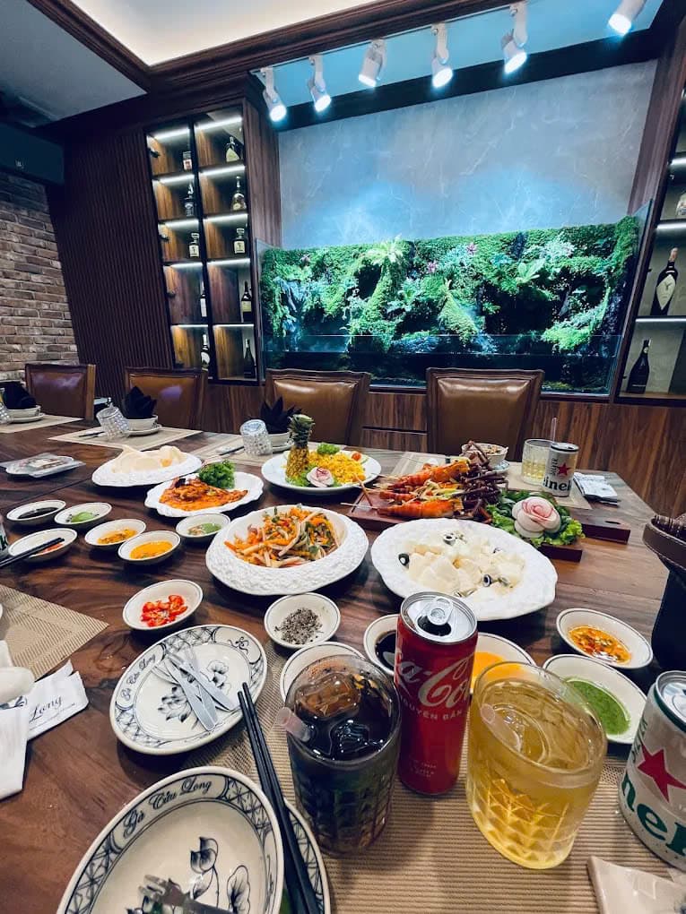 가 끄우 롱 레스토랑 쭝선점 다이닝 홀 전경