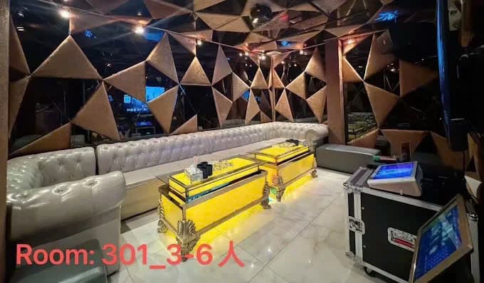 GK22 KTV 골든킹덤 22 LED·레이저 조명이 연출된 가라오케 룸