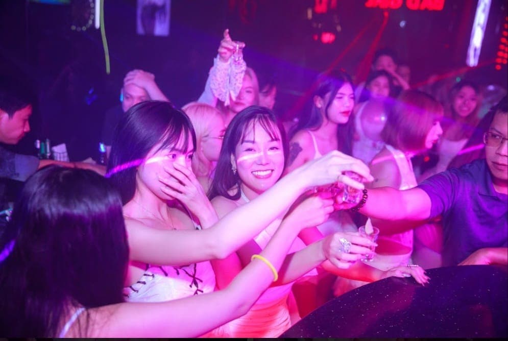 S1 Bar 사이공 1군 내부 전경